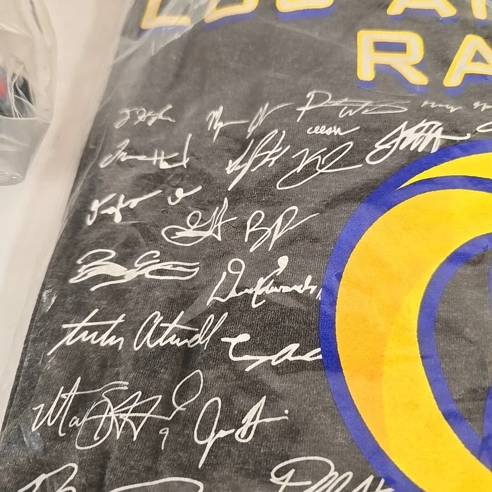 Super Bowl LVI Champions Rams Signed 4XL T-Shirt‎ and New Era Hat
